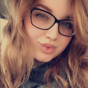 Meet your Posher, Alexis